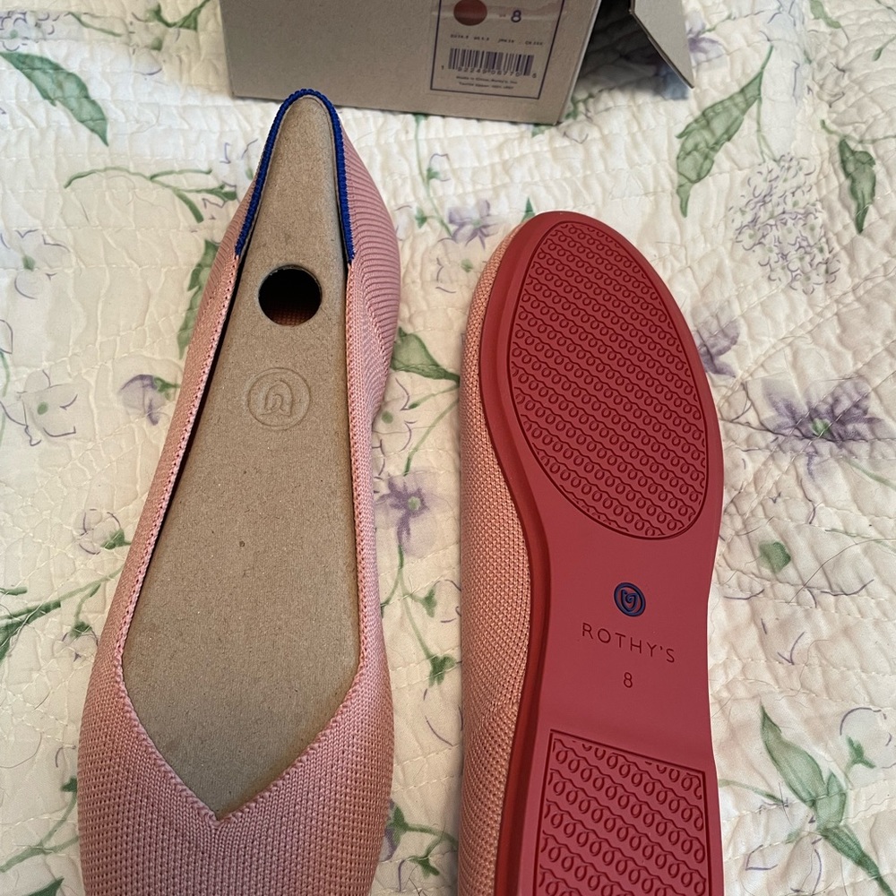 NEW size 8 Coral Rothy’s